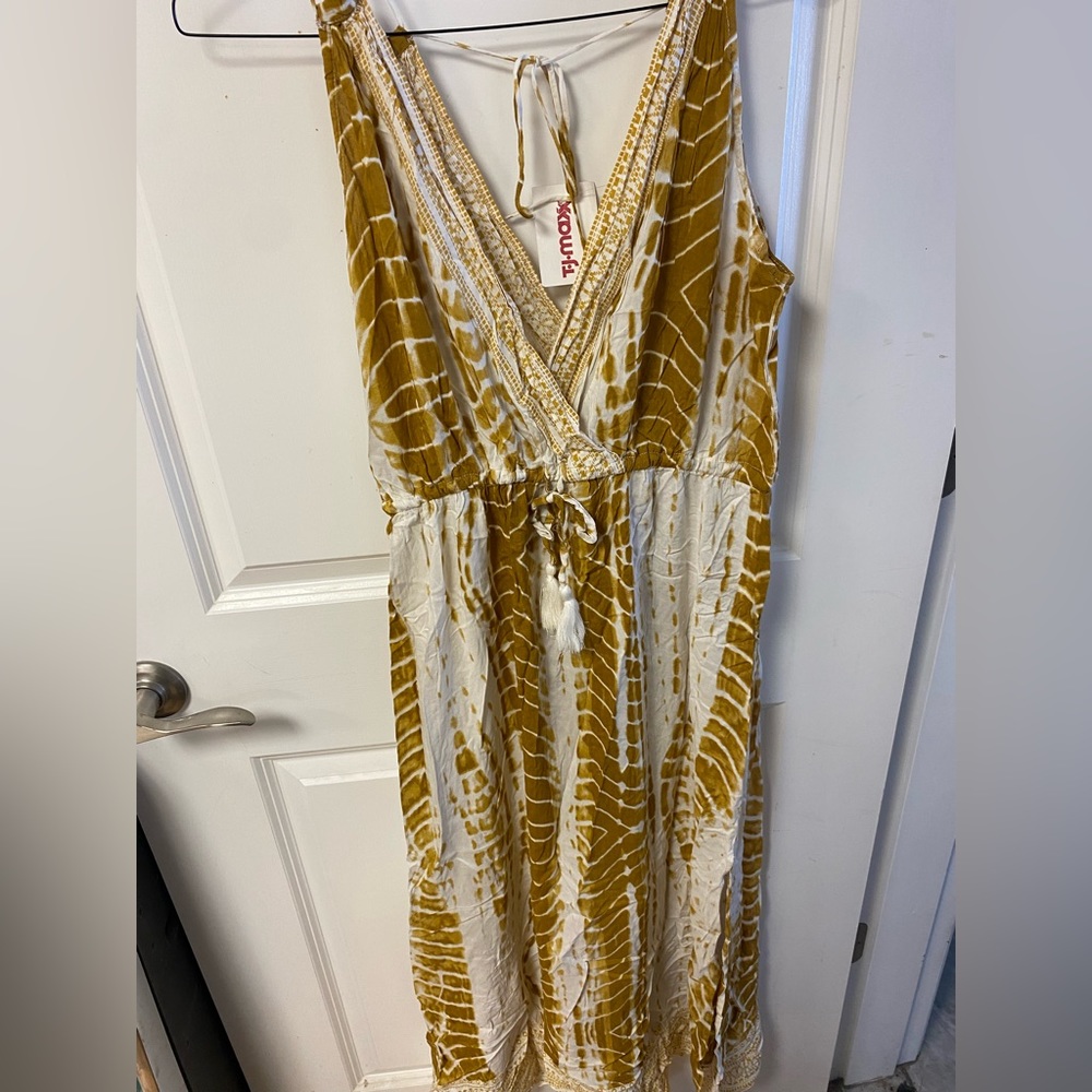 Blue Island Tan & White along Flowy Dress - Size Medium
